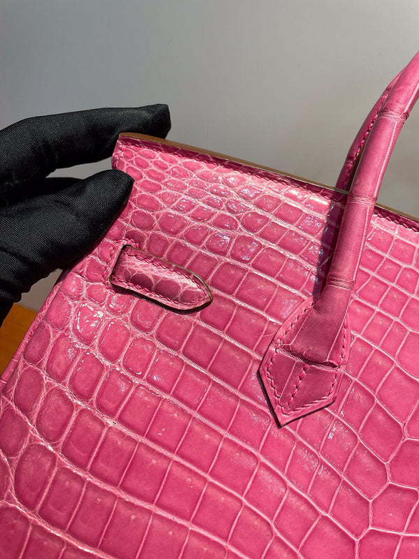 Interior view of modernist premium bag