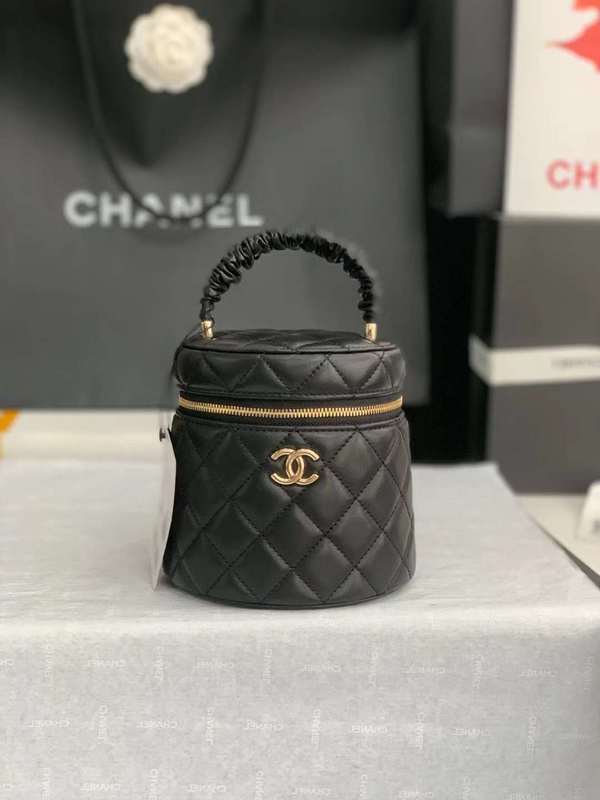 Zivas Charm Everyday Sophistication Luxury Handbag (Effortless Style Upgrade) – Lifestyle Shot
