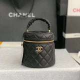 Zivas Charm Everyday Sophistication Luxury Handbag (Effortless Style Upgrade) – Lifestyle Shot
