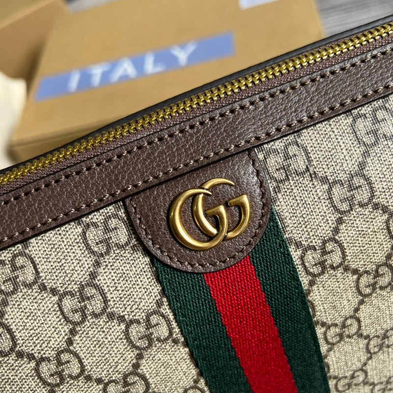 Styled lifestyle shot of classic premium women's handbag – women's everyday handbag