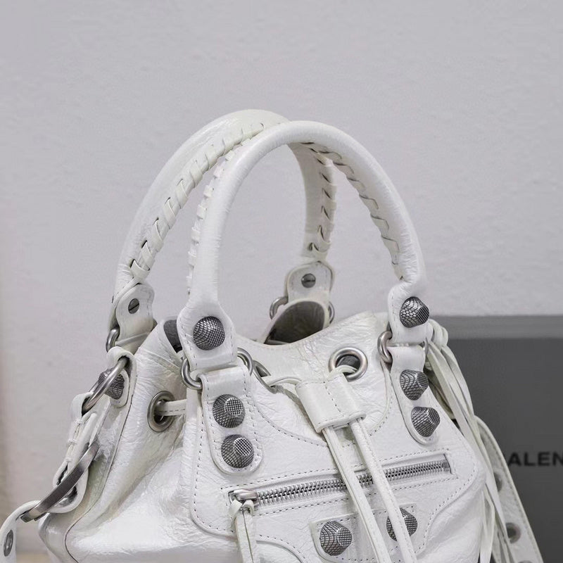 Zivas Charm Versatile Design Statement Handbag (Timeless Wardrobe Addition) – Interior View 5
