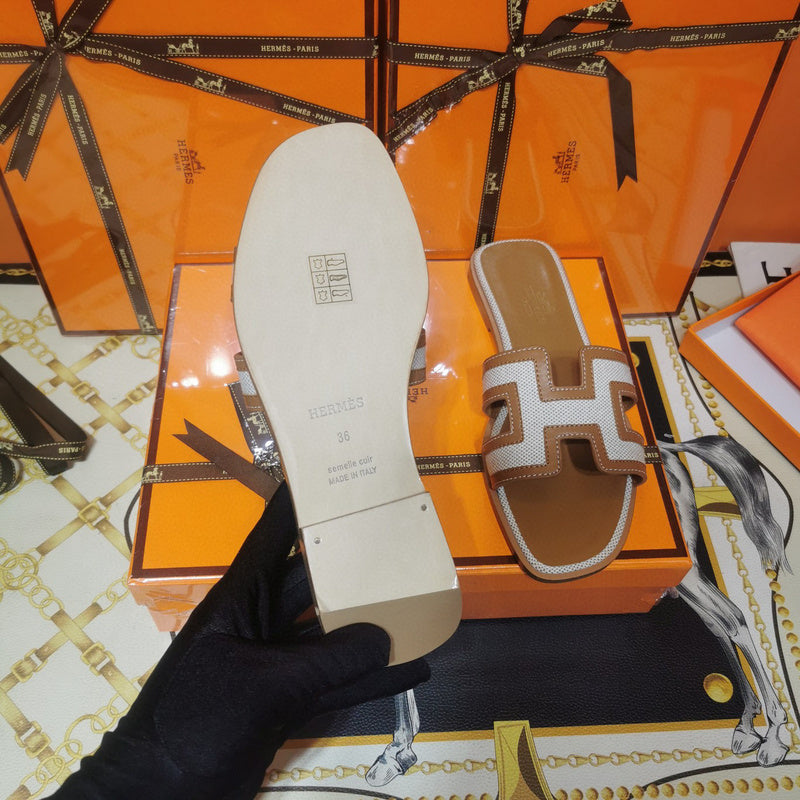 Hermes sandals Style 043 - logo and branding close-up