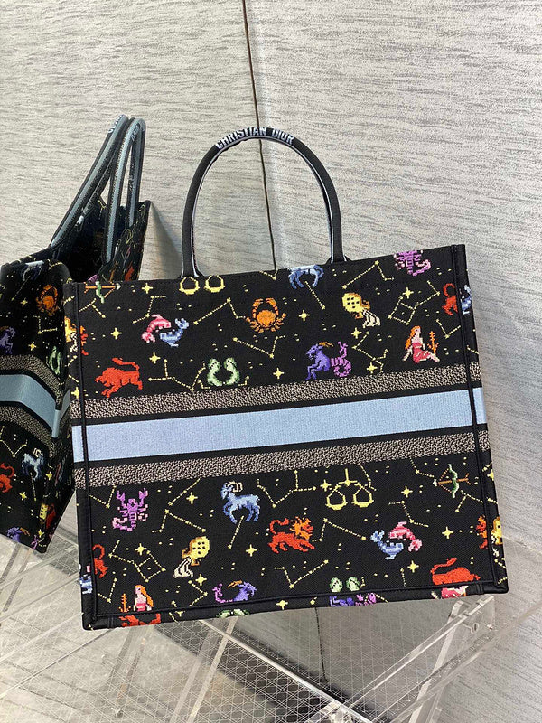 Styled lifestyle shot of classic sleek women's handbag – women's everyday handbag