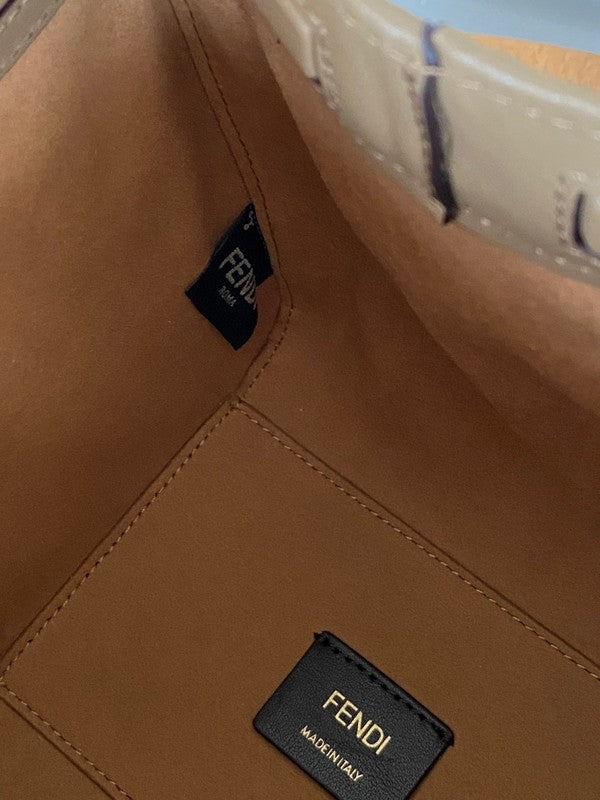 Ziva's Charm handbag – detail view (15cm*18.5cm*18cm)