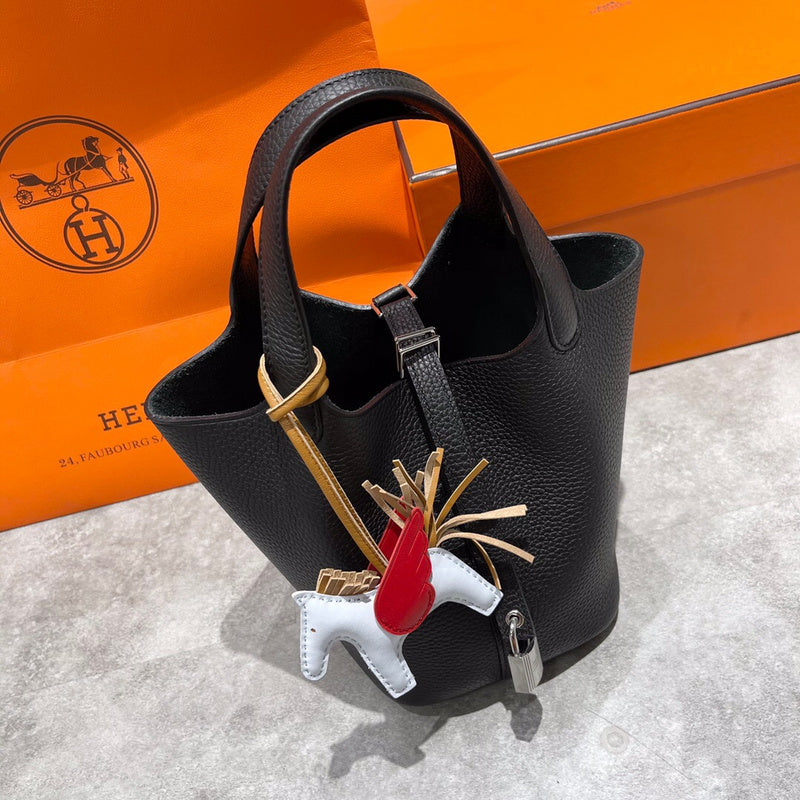 Streamlined bag women's premium everyday handbag