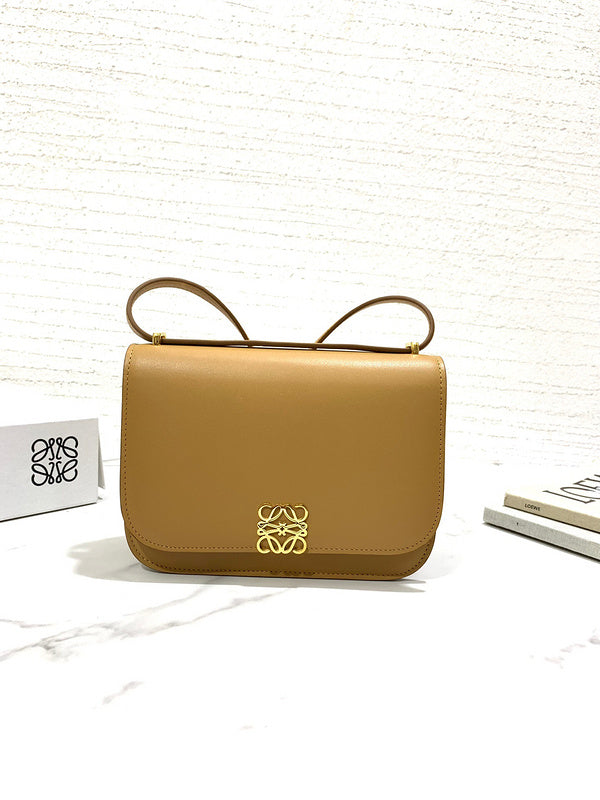 Ziva's Charm handbag – product shot (19cm*6cm*13.5cm)