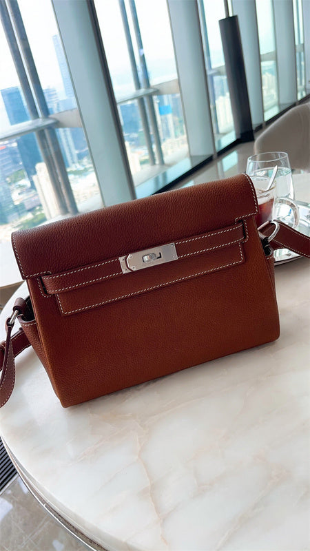  elegant crossbody bag styled with outfit 12