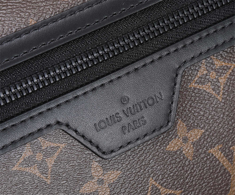  Refined satchel carried on shoulder