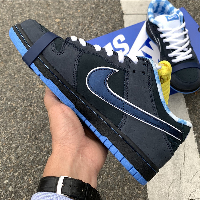 Nike Men's & Women's Premium Low-Top Trainers — Style 193 angle view