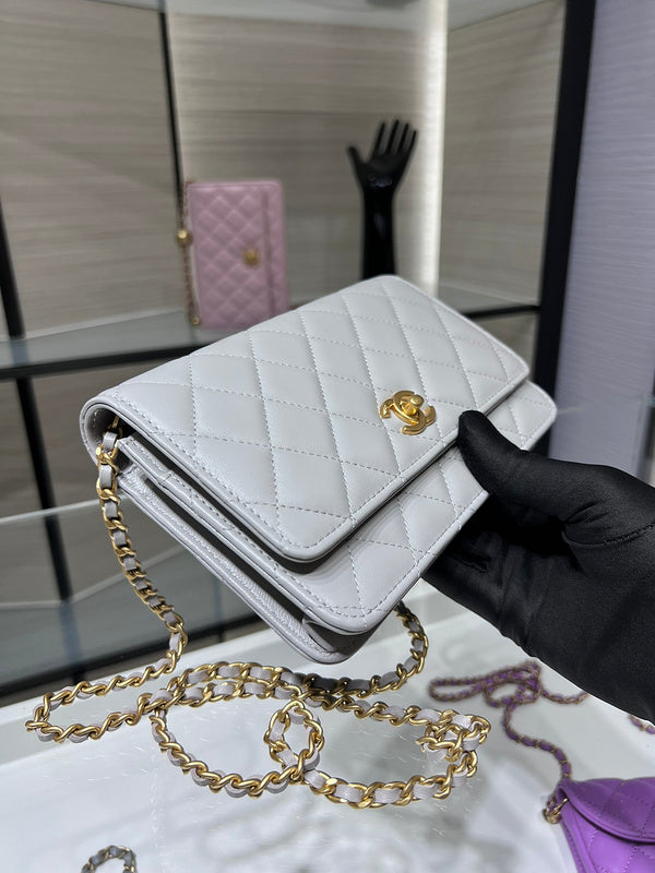 Zivas Charm Signature Style Designer Handbag (Everyday Luxury Essential) – Styled Look