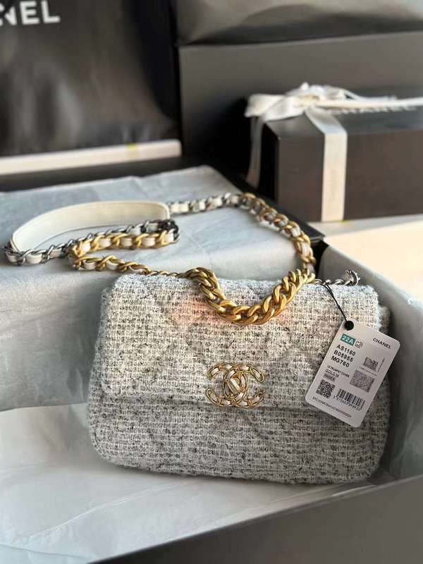 Zivas Charm Timeless Appeal Everyday Handbag (Structured Everyday Essential) – Detail View