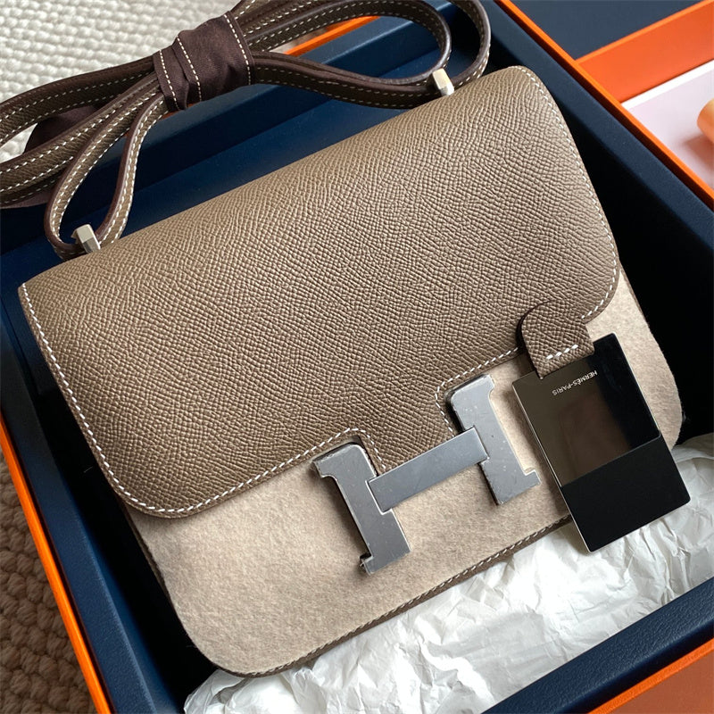 Side view of streamlined structured handbag