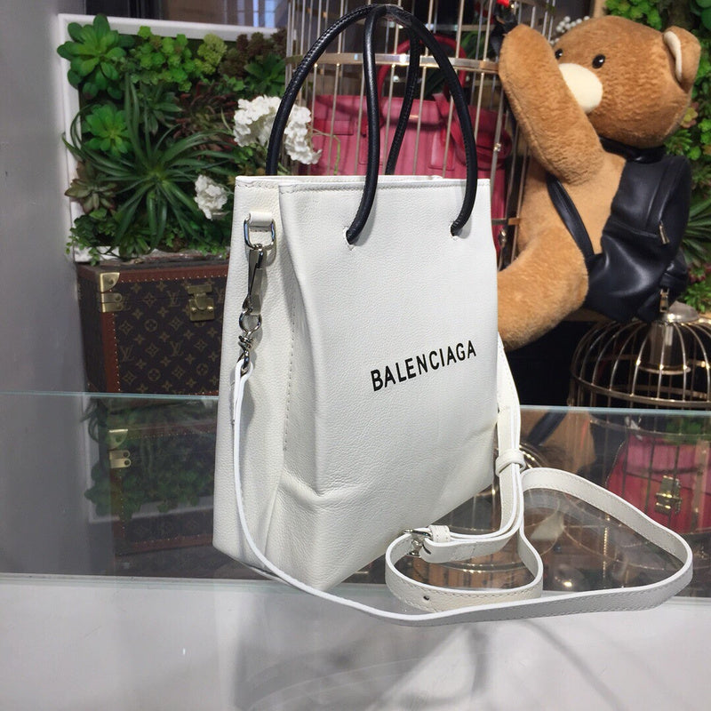 Sleek Premium PU Leather Handbag - Signature Hardware Accents | Women's Premium Handbag #924 - close-up detail shot (image 3) of designer-inspired handbag