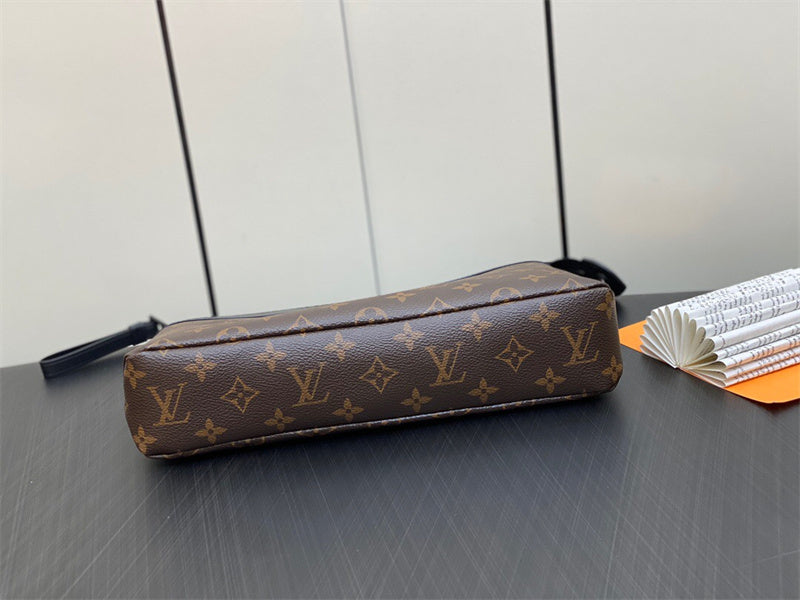  Signature crossbody bag front view 7