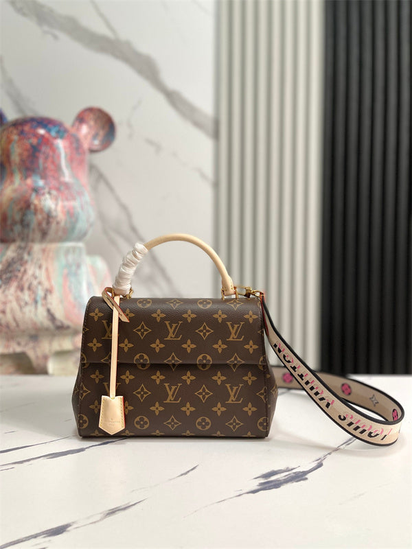  Sleek everyday bag front view