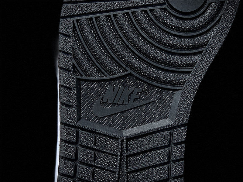 Nike Men's & Women's Designer Low-Top Shoes — Style 017 angle view