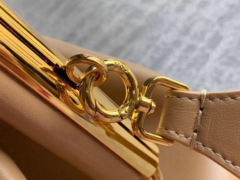 Ziva's Charm handbag – detail view (26cm*9.5cm*18cm)