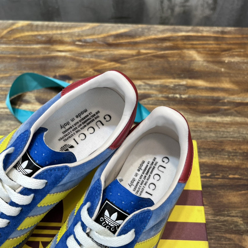 Gucci classic monochrome luxury sneakers view 4 retro runner design