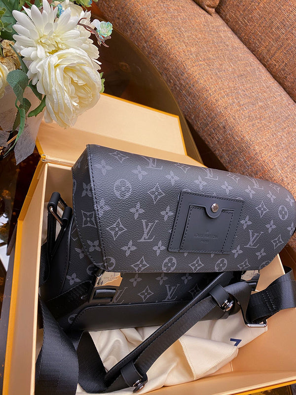 Back view of classic sleek women's handbag – women's premium purse