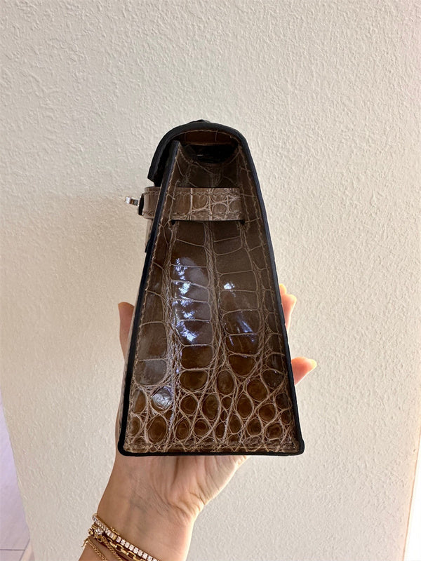  tote bag interior and compartment view 9