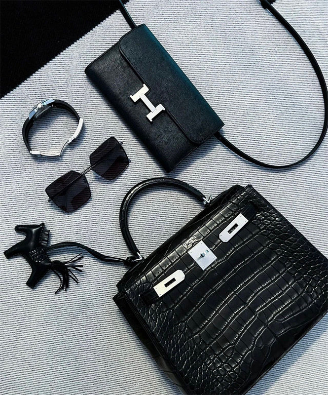 Crisp handbag styled for everyday wear