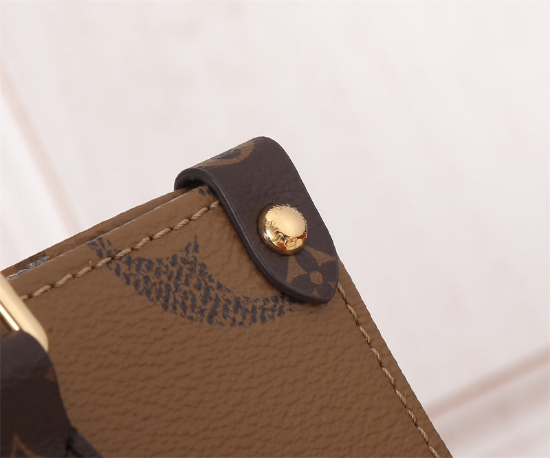  satchel interior and compartment view