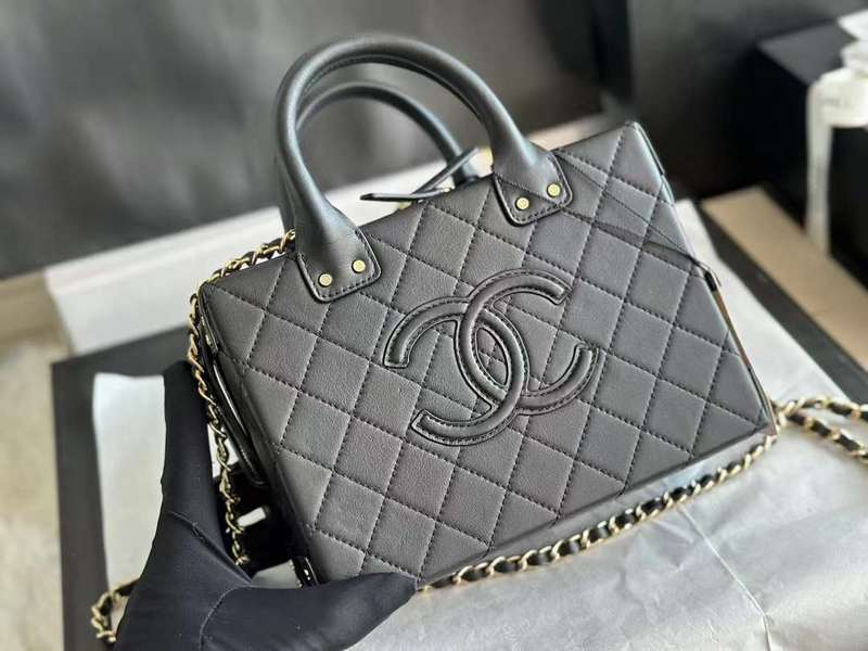 Zivas Charm Polished Finish Everyday Handbag (Elevated Daily Companion) – Detail View