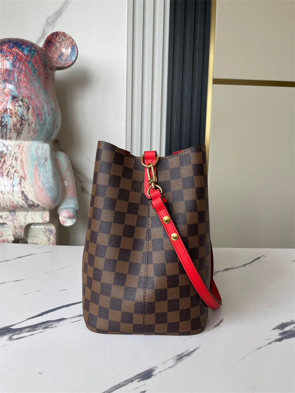  satchel interior and compartment view 33