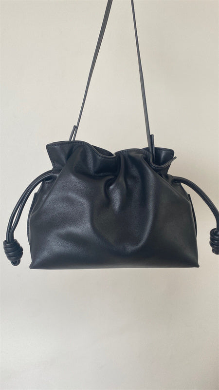 Ziva's Charm handbag – close-up view (23cm*18cm*9cm)