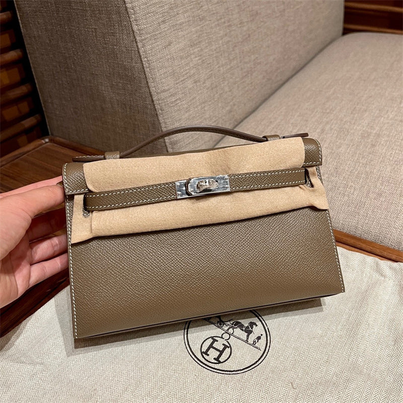  handbag interior and compartment view 9