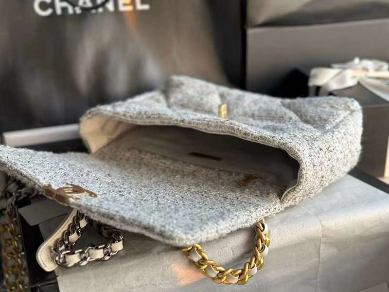 Zivas Charm Understated Luxury Everyday Handbag (Designer-Inspired Craftsmanship) – Full Silhouette