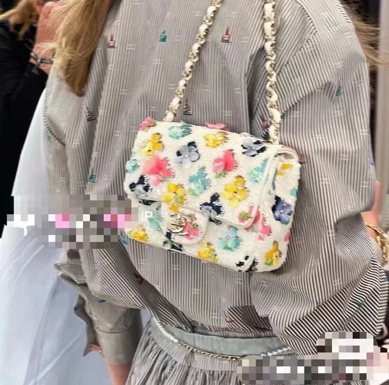  women's handbag, versatile design, view 3