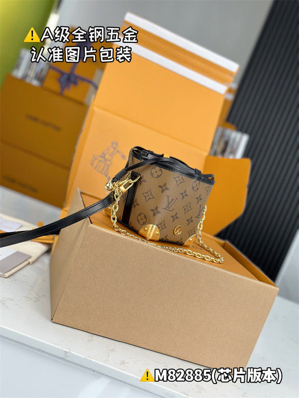  satchel interior and compartment view