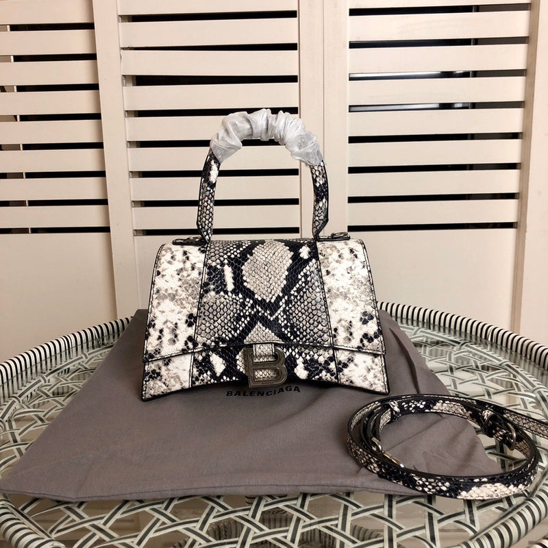 Close-up detail of everyday-luxe chic women's handbag – women's luxury handbag