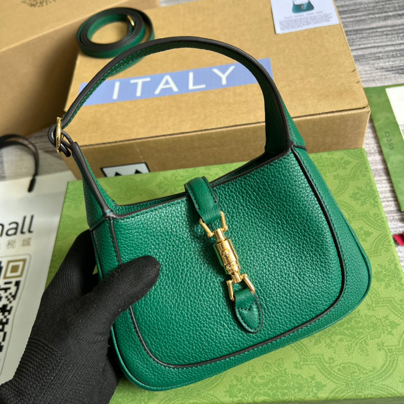 Front view of classic chic women's handbag – women's everyday handbag