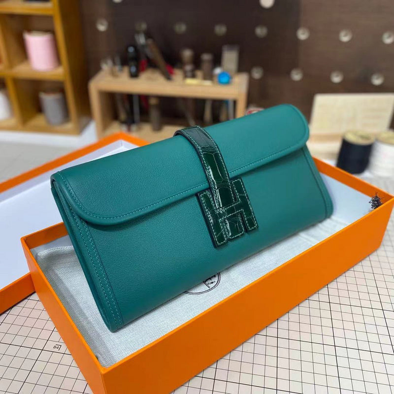 Side view of fluid structured handbag