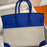 Fluid handbag styled for everyday wear