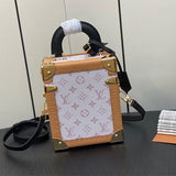  Chic shopper bag front view 7