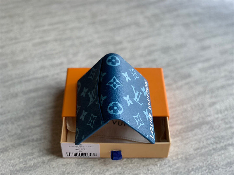  structured bag interior and compartment view