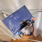  Essential tote bag carried on shoulder 10