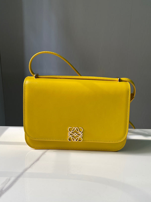 Ziva's Charm handbag – angled view (19cm*6cm*13.5cm)
