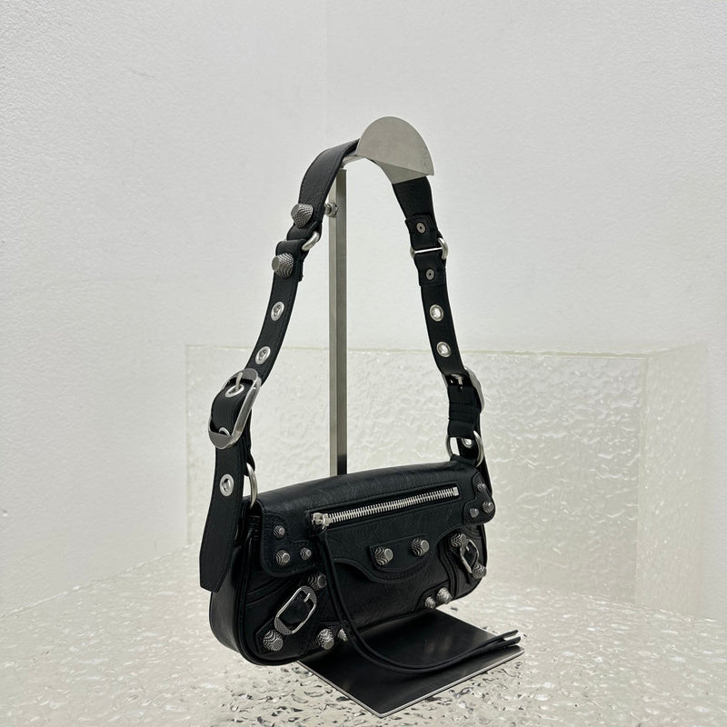 Zivas Charm Streamlined Design Statement Handbag (Elevated Daily Companion) – Styled Look