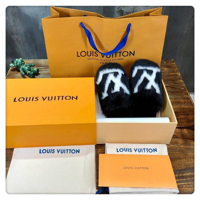 Styling view of Louis Vuitton luxury piece style No.130