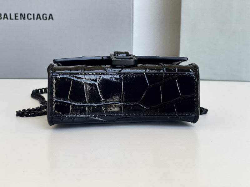 Zivas Charm Classic Sensibility Statement Handbag (Considered Detail & Form) – Interior View