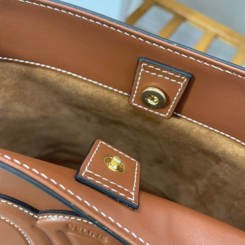 Handle and strap detail of polished classic women's handbag – women's premium purse