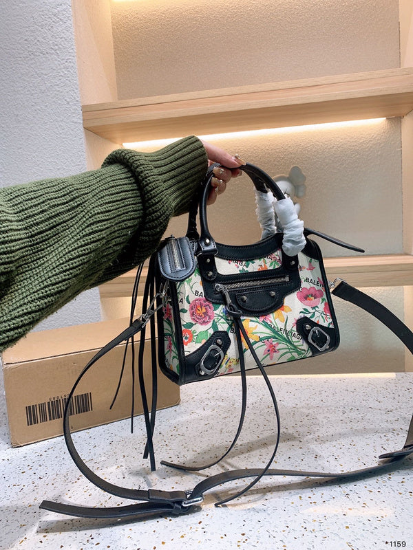 Ziva's Charm handbag – carry view (one versatile size)
