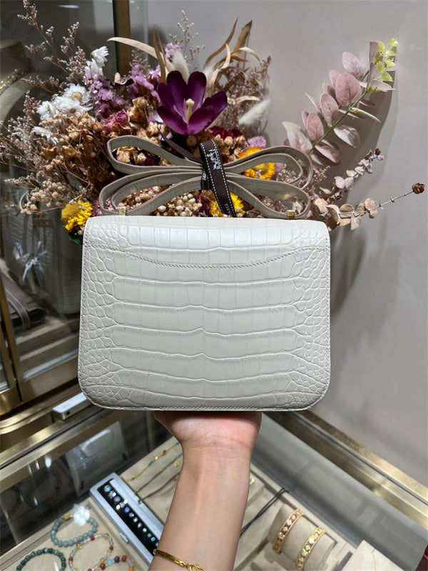  Clean-Lined handbag front view 19