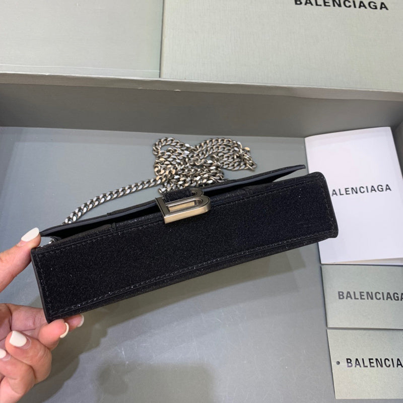 Timeless Vegan Leather Handbag - Modern Structured Build | Women's Statement Accessory #454 - hardware and detail close-up (image 5) of designer-inspired handbag