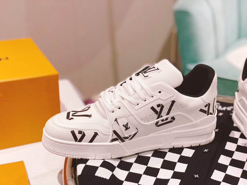 Louis Vuitton shoes Style 323 - logo and branding close-up