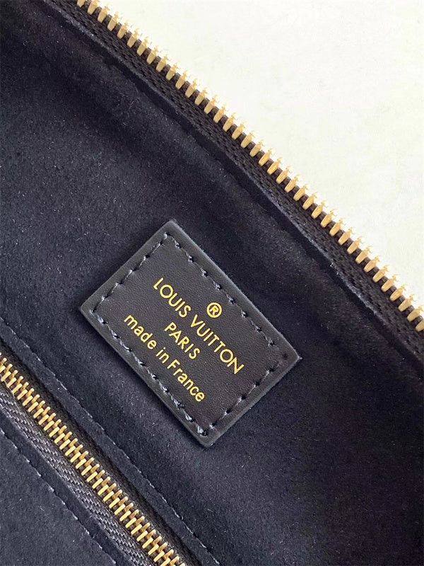  structured bag close-up of hardware and finish 11